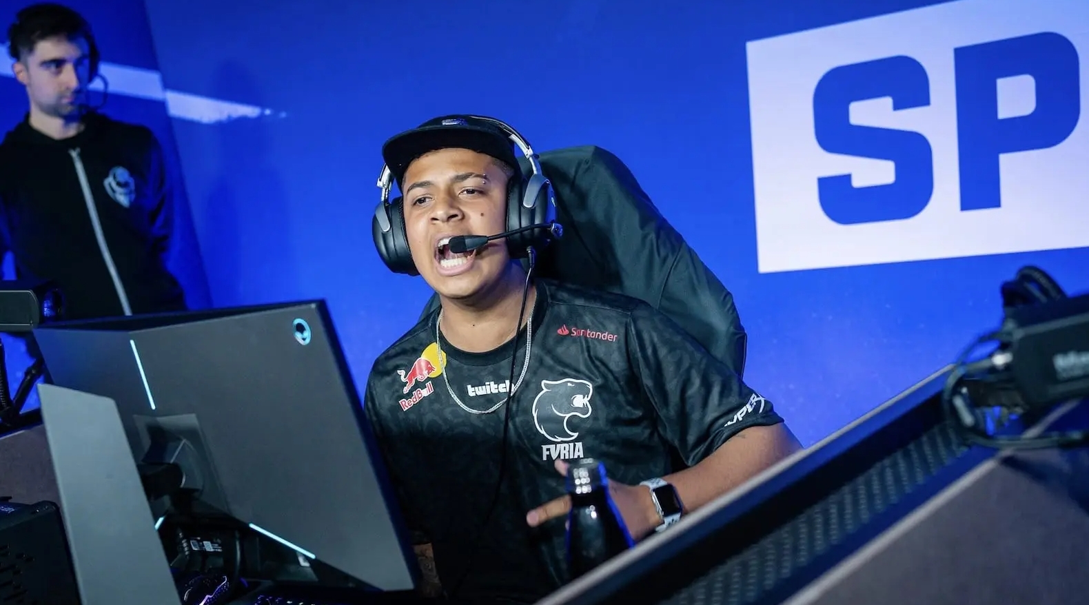 更是全球足 更是全球足